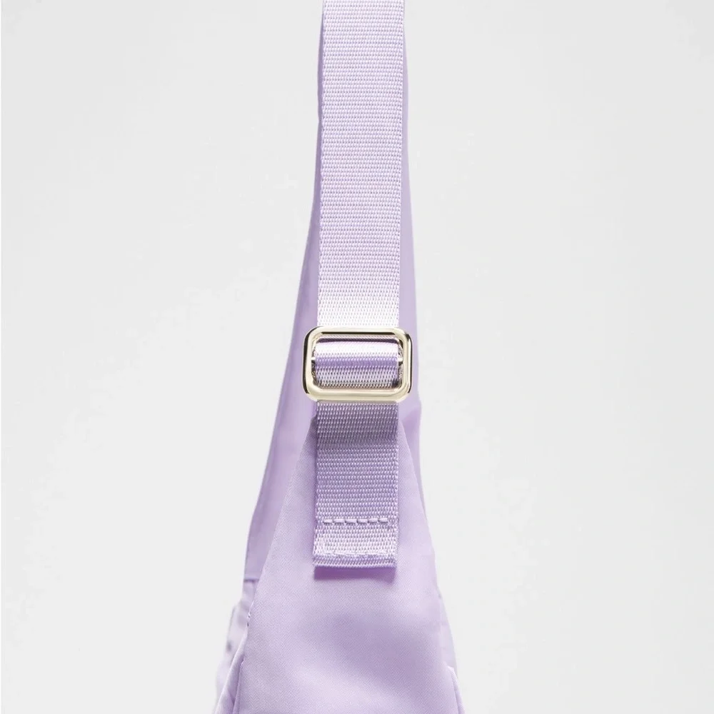 Lululemon City Essentials Shoulder Bag 4L Lavender Frost NWT - Picture 4 of 16